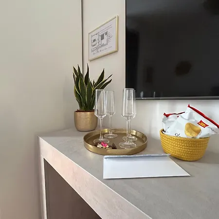 Domus Vittoria Tatil Evi *